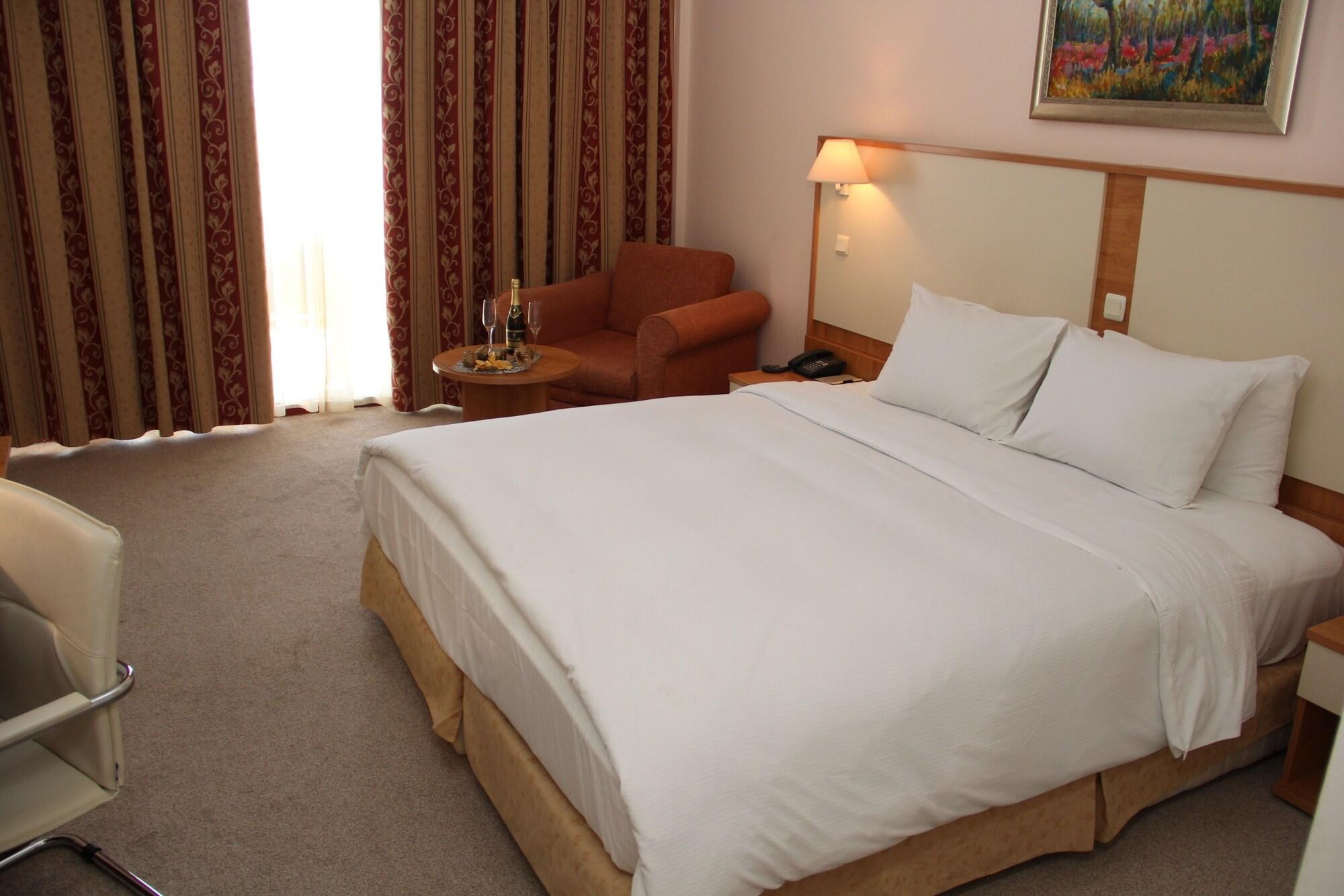 Apollo Spa Resort - Ultra All-Inclusive , Pools & Free Beach, Individual Ac In Every Room Golden Sands Ngoại thất bức ảnh