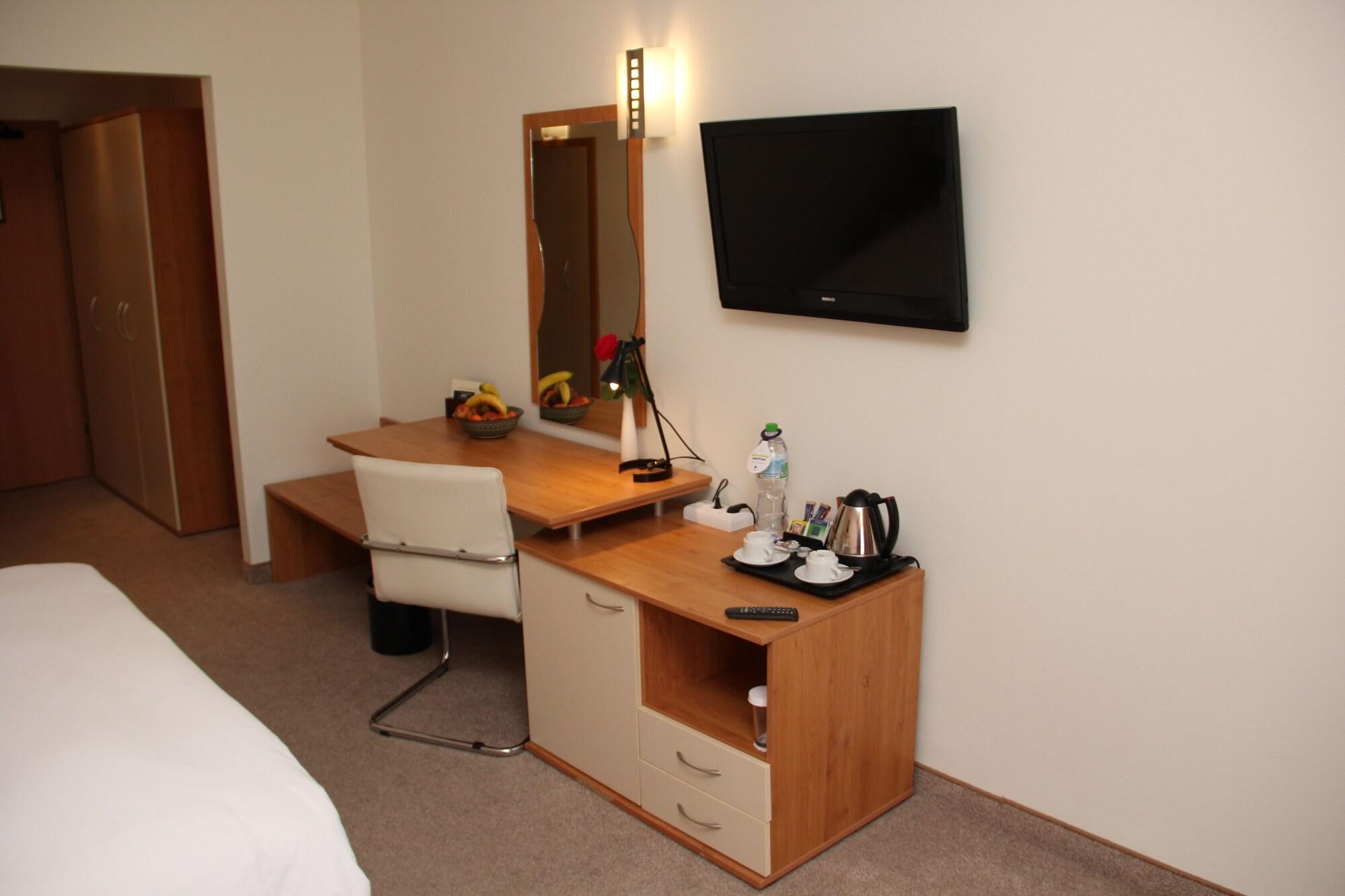 Apollo Spa Resort - Ultra All-Inclusive , Pools & Free Beach, Individual Ac In Every Room Golden Sands Ngoại thất bức ảnh