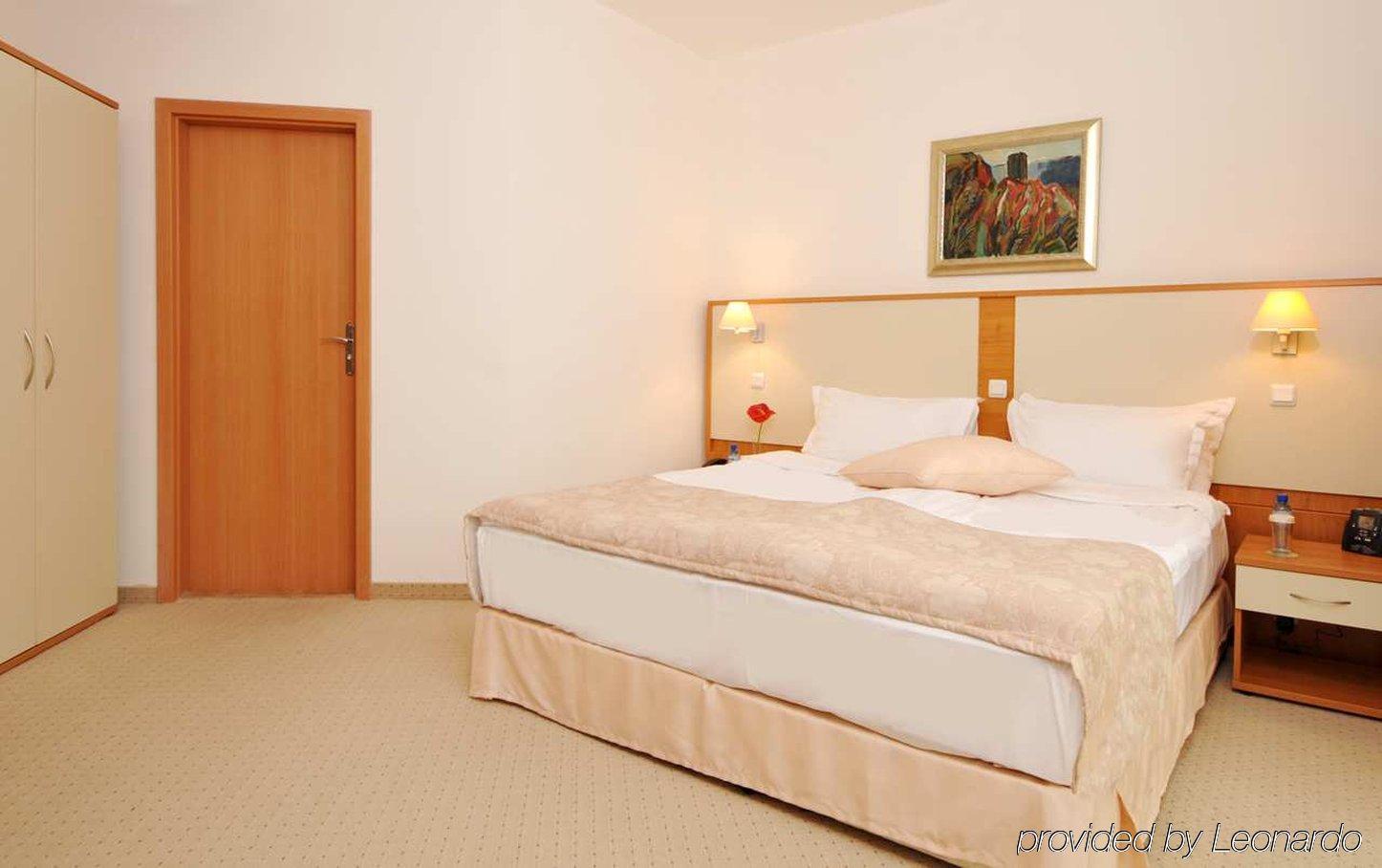 Apollo Spa Resort - Ultra All-Inclusive , Pools & Free Beach, Individual Ac In Every Room Golden Sands Phòng bức ảnh