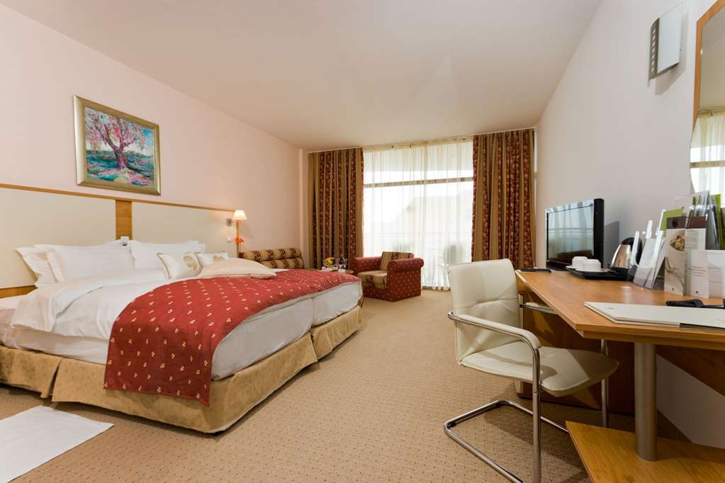 Apollo Spa Resort - Ultra All-Inclusive , Pools & Free Beach, Individual Ac In Every Room Golden Sands Phòng bức ảnh