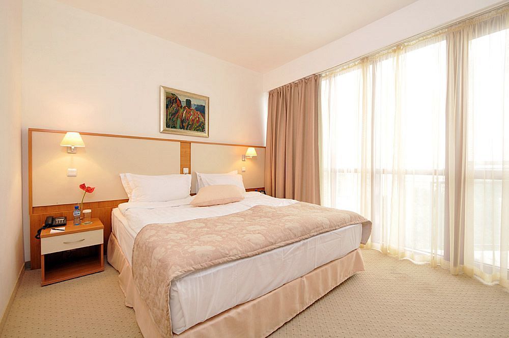 Apollo Spa Resort - Ultra All-Inclusive , Pools & Free Beach, Individual Ac In Every Room Golden Sands Ngoại thất bức ảnh