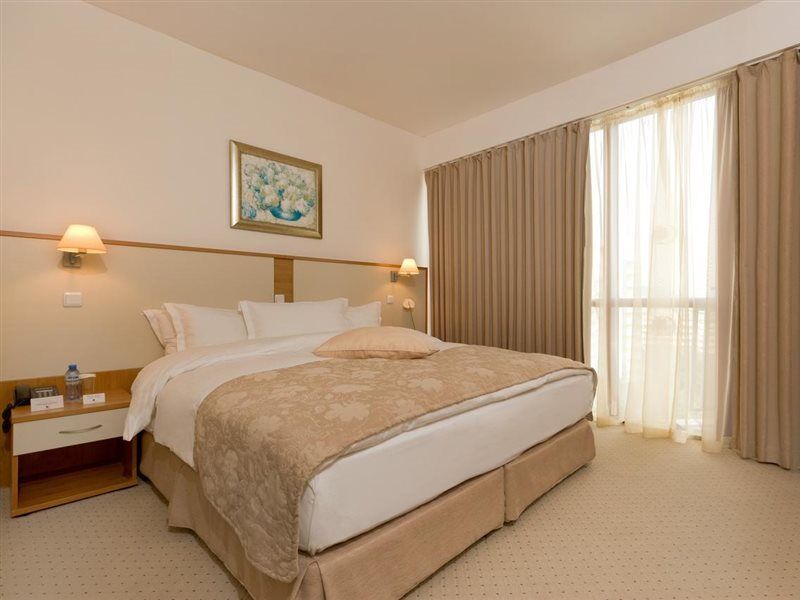 Apollo Spa Resort - Ultra All-Inclusive , Pools & Free Beach, Individual Ac In Every Room Golden Sands Ngoại thất bức ảnh