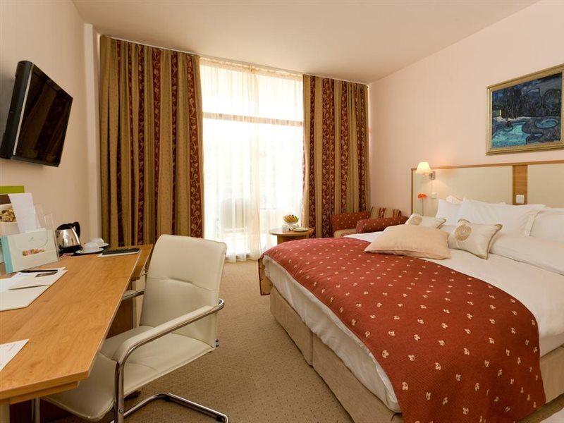 Apollo Spa Resort - Ultra All-Inclusive , Pools & Free Beach, Individual Ac In Every Room Golden Sands Ngoại thất bức ảnh