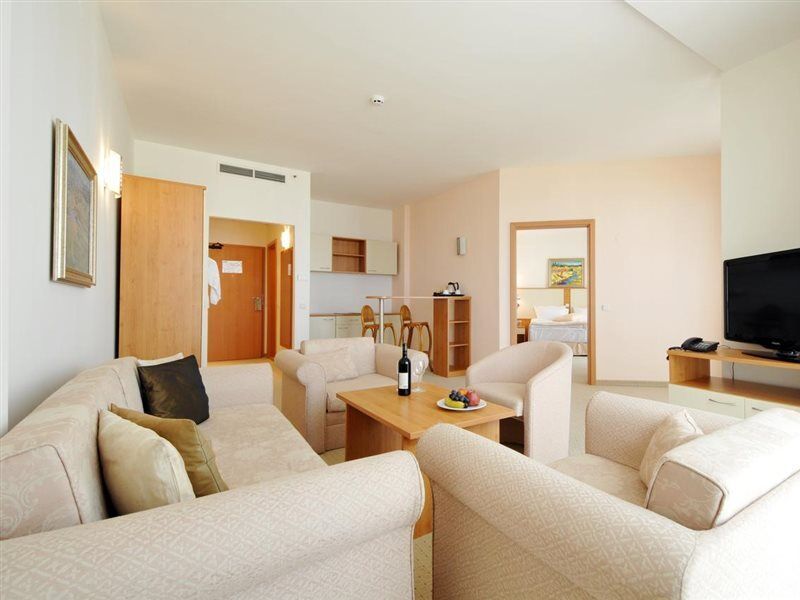 Apollo Spa Resort - Ultra All-Inclusive , Pools & Free Beach, Individual Ac In Every Room Golden Sands Ngoại thất bức ảnh